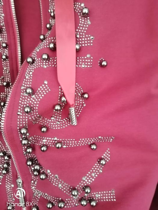 Женская спортивный костюм.