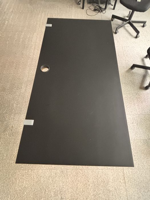 Бюро с леки следи от употреба