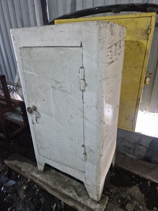 Продам сейф. Толщина 3мм