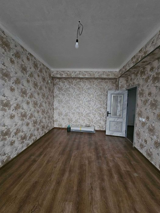 3 хоналик квартира 2 кават кирпичный дом, 7 микр, чупбозор