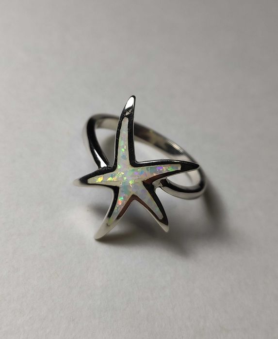 Кольцо серебряное с австралийским радужным опалом