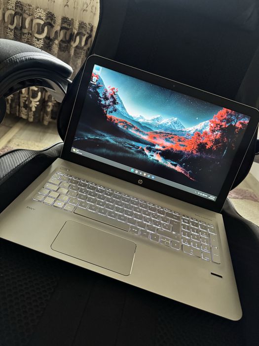 Vând Laptop HP Envy i7-6500