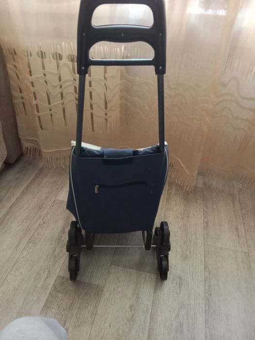 Продам сумку на колесиках