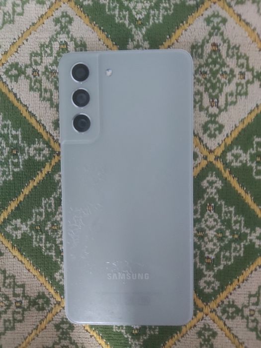 Samsung S21 FE .