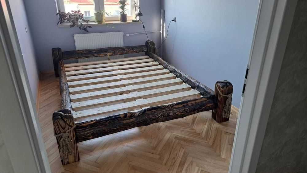 Дървено легло много здраво