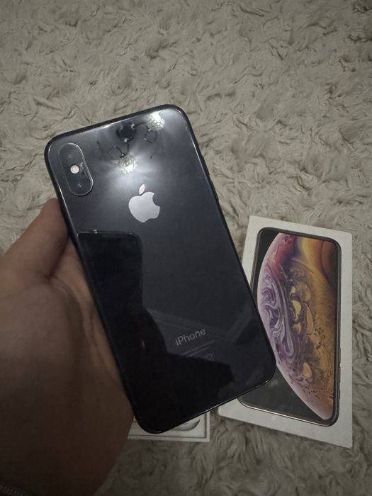 Iphone xs с кутийката , кълъф и зарядно