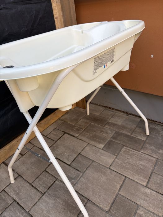 Cada bebe cu suport metalic