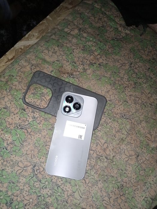 HONOR 400lit satiladi