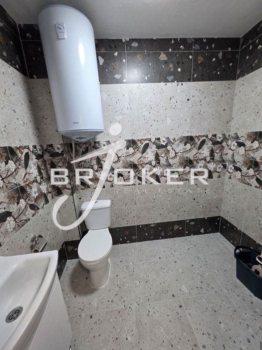 Дава се под наем Двустаен апартамент в Кърджали, Център - 72 кв.м за 306 € - Снимка #3