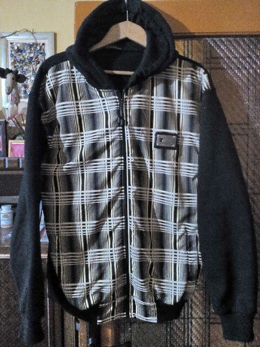 Продажам мъжки спортни суичъри,елеци