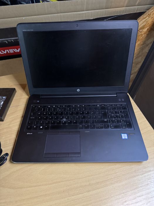 HP ZBook 15 G4 – i7 7820HQ / 32GB / SSD 256GB + 512GB / Quadro M1200 4GB