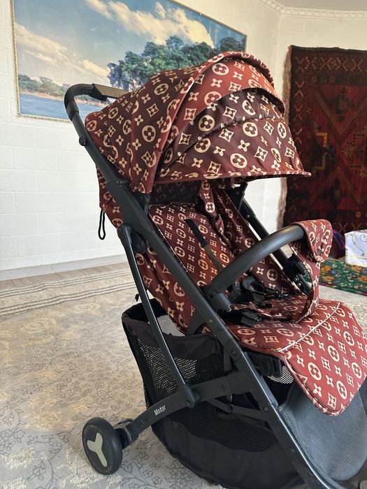 Коляска б/у прогулочная собирается как чемоданчик