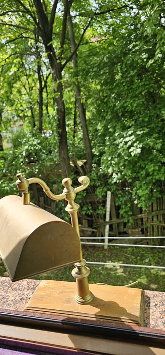 Veioza din alama de birou