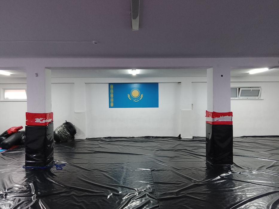 Сдаётся помещение 140 кв.м. (14×10), цокольный этаж с отдельным входом