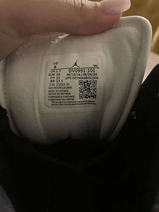 Jordan 1 mid marimea 39