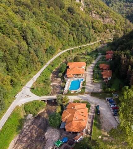 Продава се Къща в София, Бояна - 1600 кв.м за 1125 €/кв.м - Снимка #4