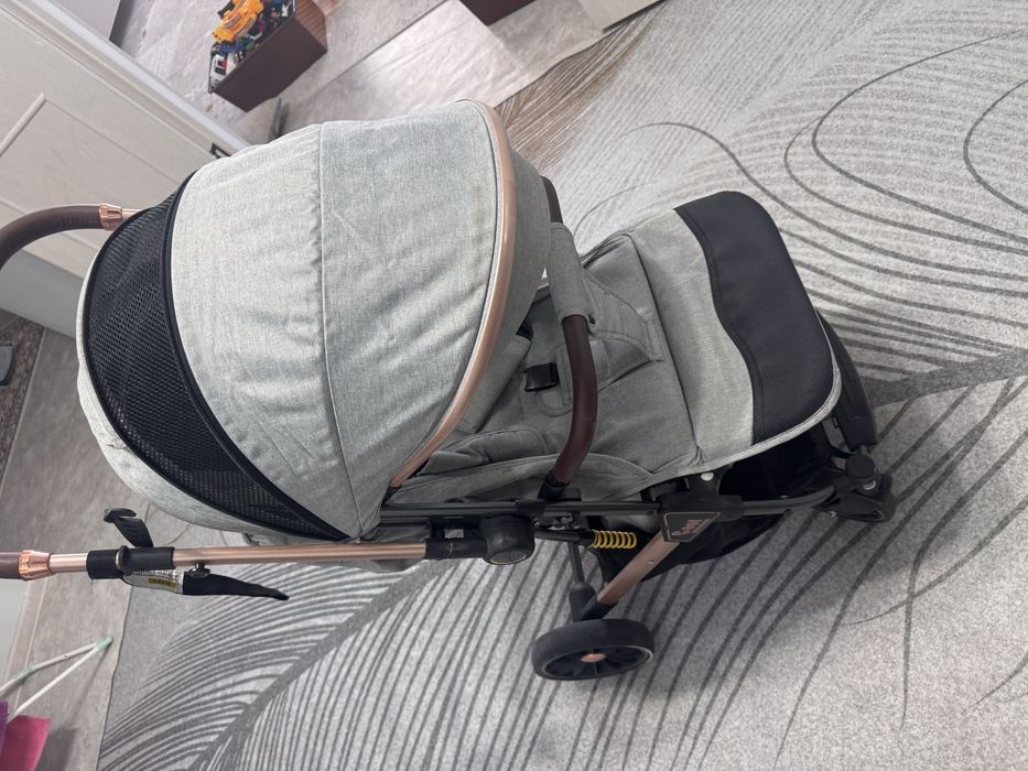 Коляска чемодан.