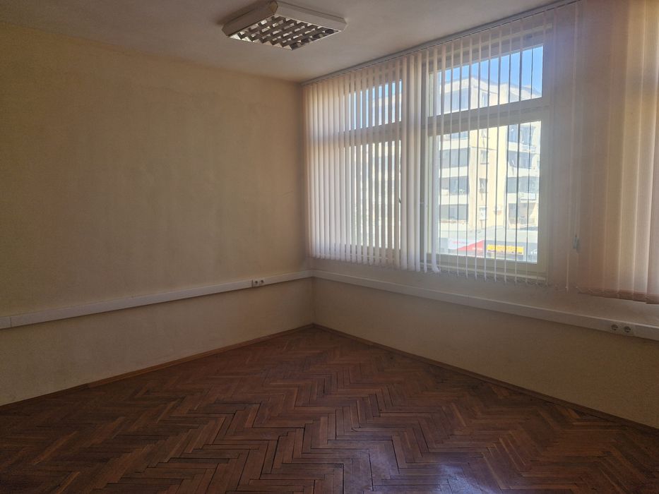 Дава се под наем Офис в Горна Оряховица - 14 кв.м за 76.5 € - Снимка #4