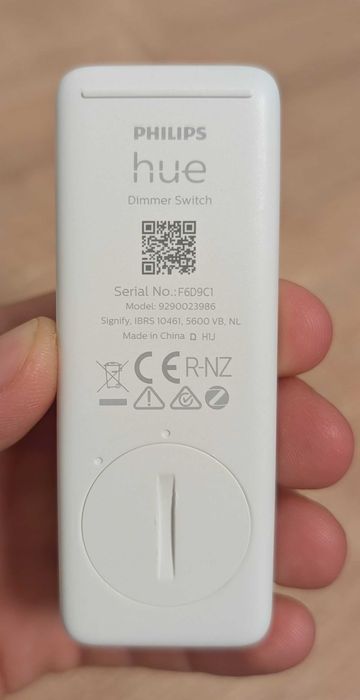 Kit Philips Hue Bridge, 3x albe, 1 color, 1 remote, 1 wall switch