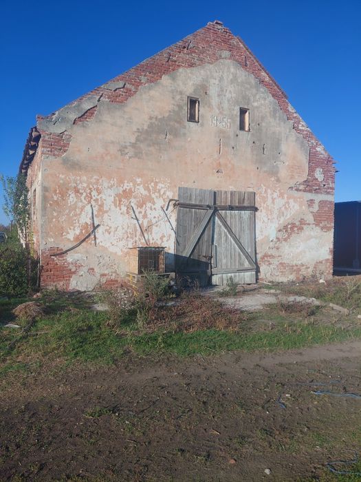 Vând clădire fost grajd CAP