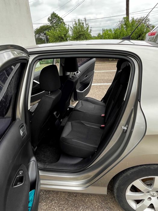 Peugeot 308 1.6 VTi Benzină • Cutie automată • 2009 • 146.000 km • 3.600 € negociabil