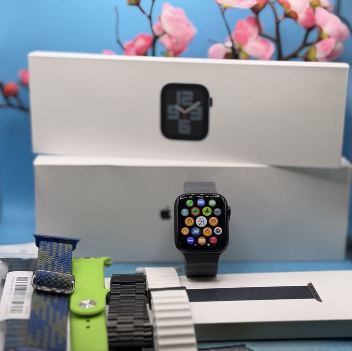 Смарт часовник Apple Watch SE 2nd Gen GPS + Cellular 44mm, Midnight Aluminum + каишки