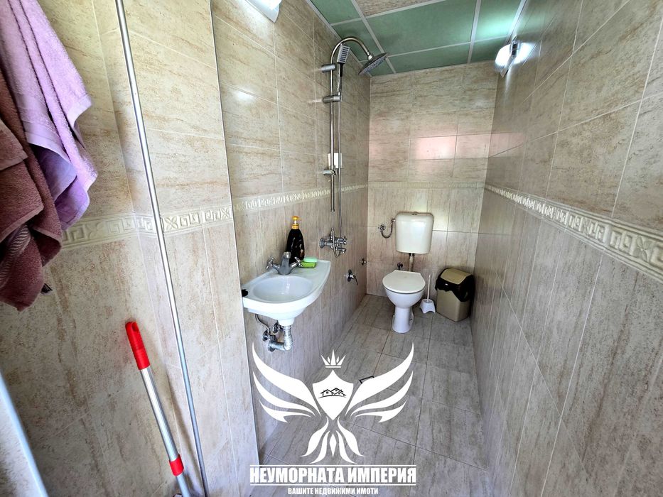 Под наем двуетажна къща с постройки 210РЗП с 1101кв. двор с.Тополово