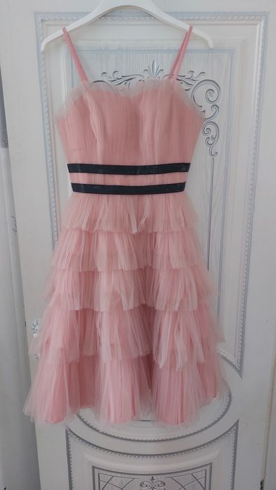 Продам несколько платьев, размеры S-M