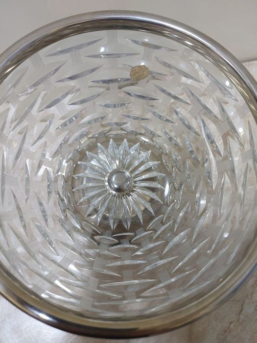 Ваза с ободком на ножке. Новая. Чехия.