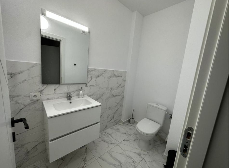 Apartamnet cu 3 camere, nou, prima inchiriere