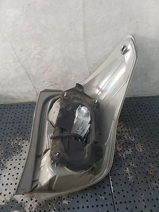 Stop tripla lampa stanga toyota verso r2 815600f13000