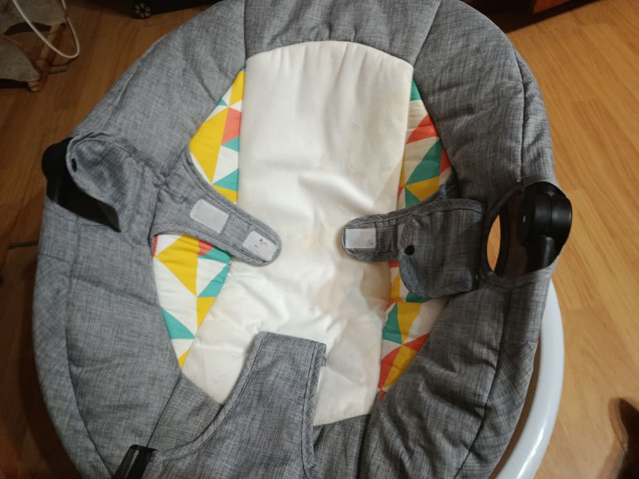 Leagăn electric  prin BT  in stare buna