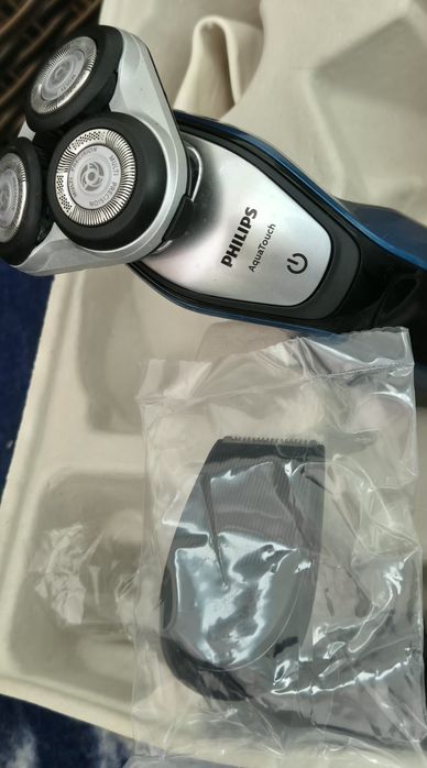 Електрическа самобръсначка    Philips