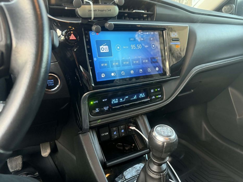 Продавам автомобил Toyota Corolla