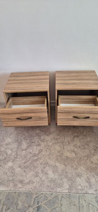 Две прикроватные тумбы