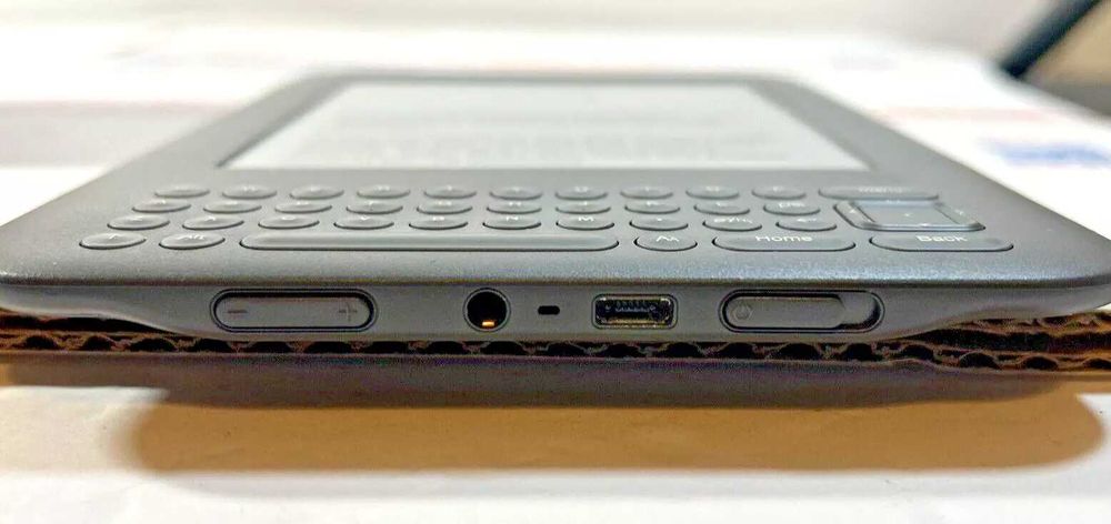 Четец Електронен - Amazon Kindle 3-rd Gen, Wi-Fi, 4G, 6.0" инча