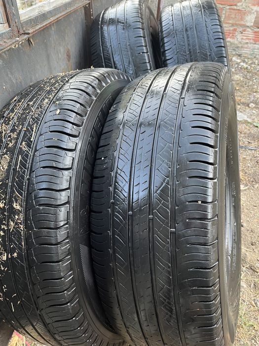 Продавам гуми за джип MICHELIN
