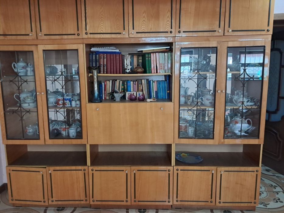 Продам стенку  в гостинную