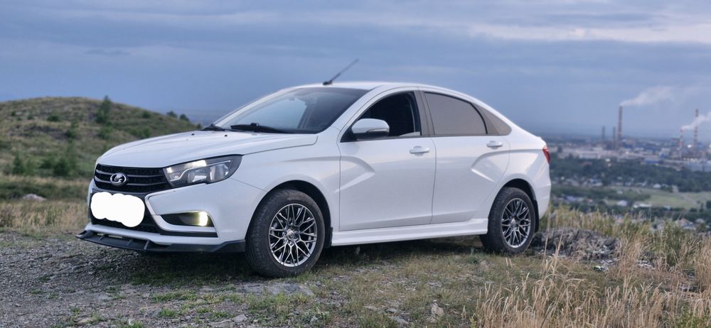 Автомобиль Lada vesta