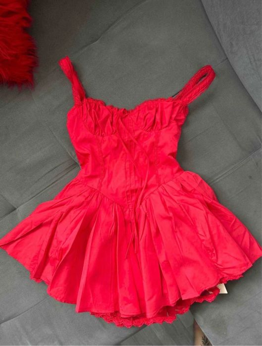 НОВА рокля с етикет