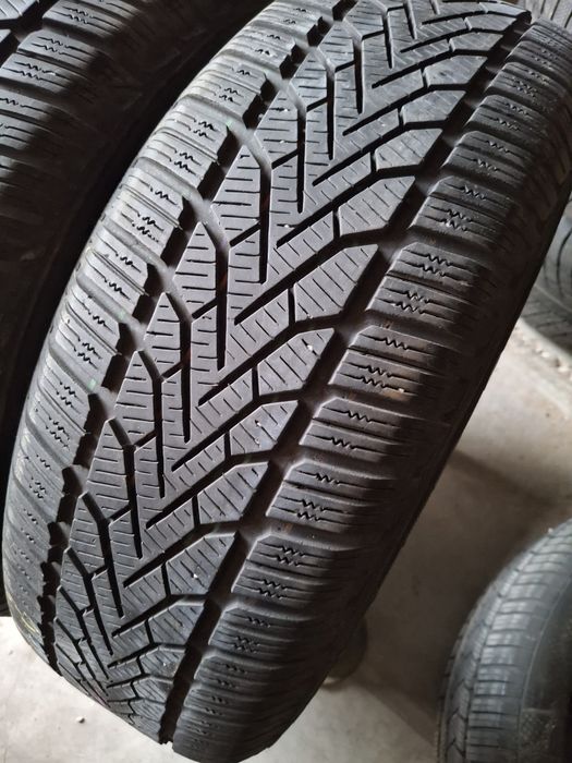 2 Anvelope de iarnă 215 65 r16 Semperit