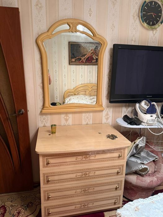 Продам спальный гарнитур