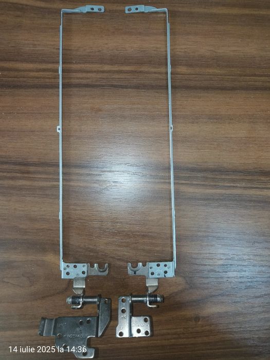 Vând balamale laptop Acer Aspire