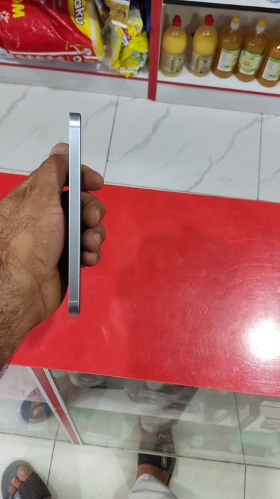 Samsung A 55 holati yangi karobkasi bor xotirasi 8 256 srocniga sotama