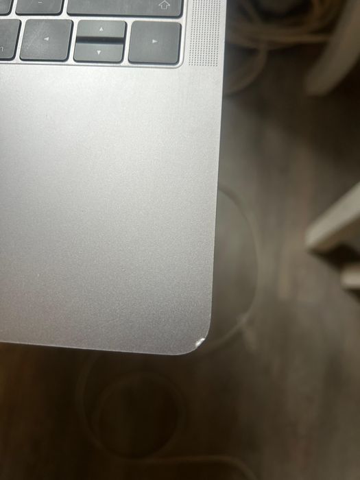 MacBook Pro 13” 2017 i5 / 8GB / 121GB SSD – stare bună