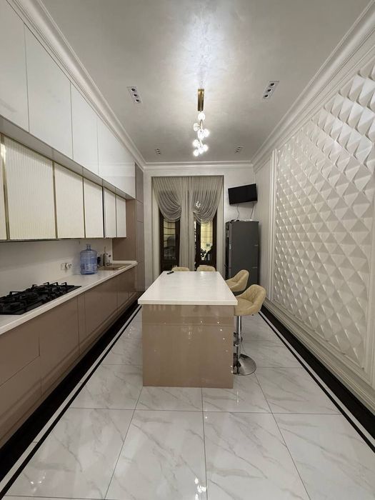 Продам евро дом Махалля Амир Темур 3,2 соток 500м2 3 уровня