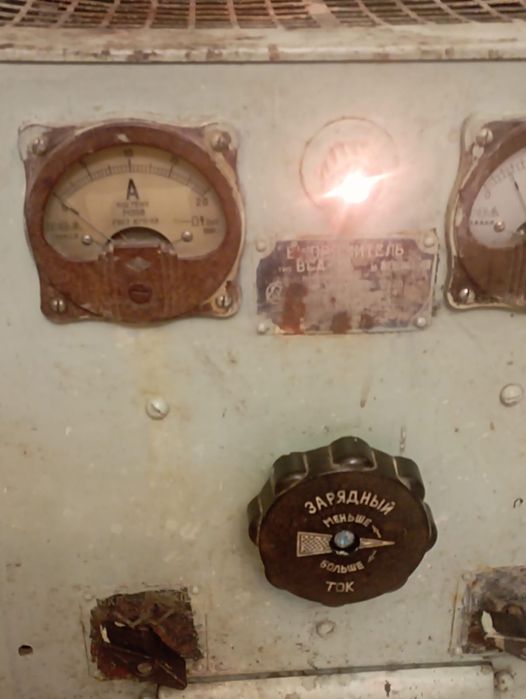 Зарядно- пусковое устройство