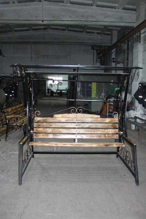 Кочели уличные с крышей