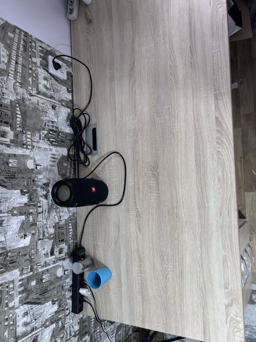 Продам стол с тумбой