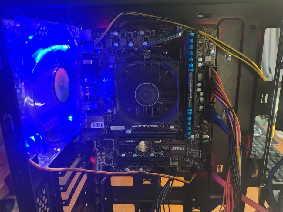 Vând pc AMD ram.